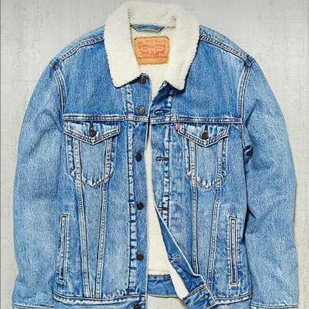 Like new Levi’s Sherpa lined denim jacket